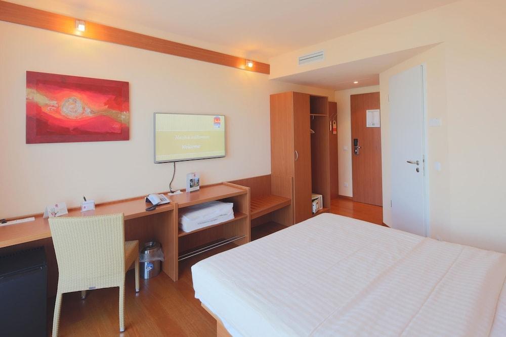 Plaza Premium Karlsruhe Hotel Ngoại thất bức ảnh