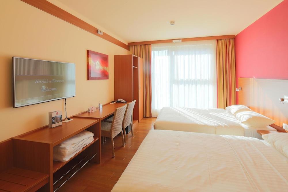 Plaza Premium Karlsruhe Hotel Ngoại thất bức ảnh